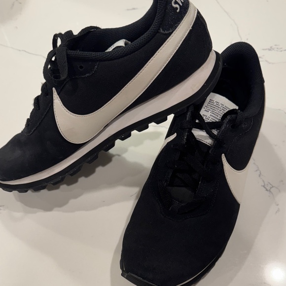 Nike Black and White  Sneakers - Picture 2 of 9